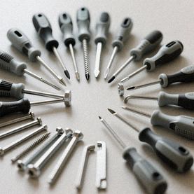 Sæt med forskellige skruetrækkere